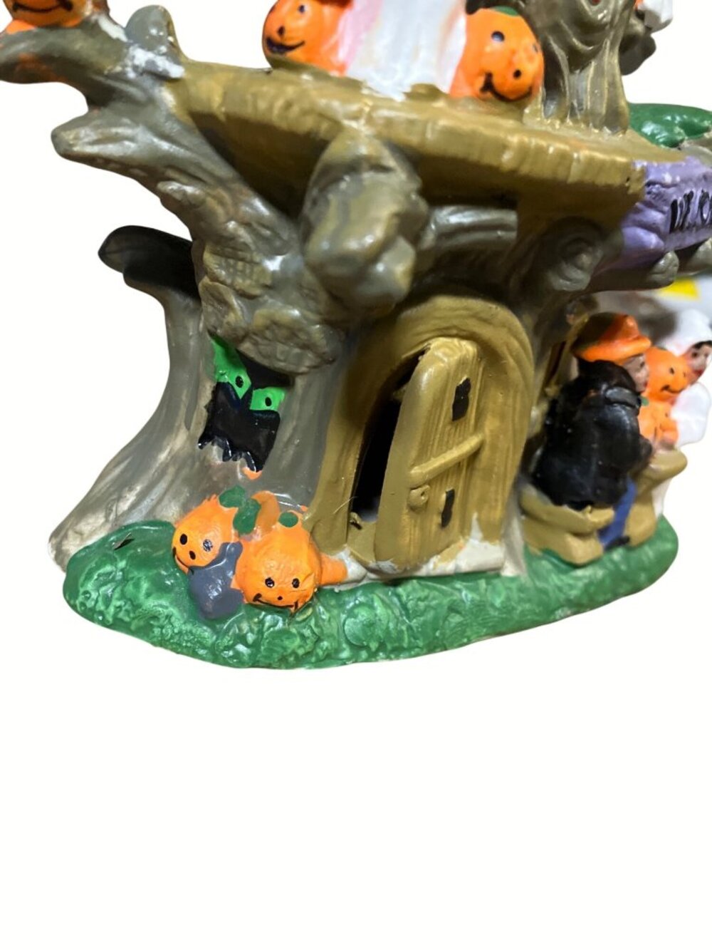 Halloween Tree Figurine With Pumpkins and Ghosts Welcome Sign - Picture 8 of 16